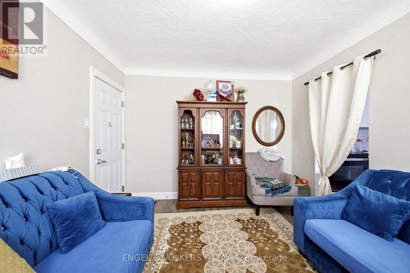 Unit #2 - 287 St Laurent Boulevard, Ottawa, ON - Indoor Photo Showing Living Room