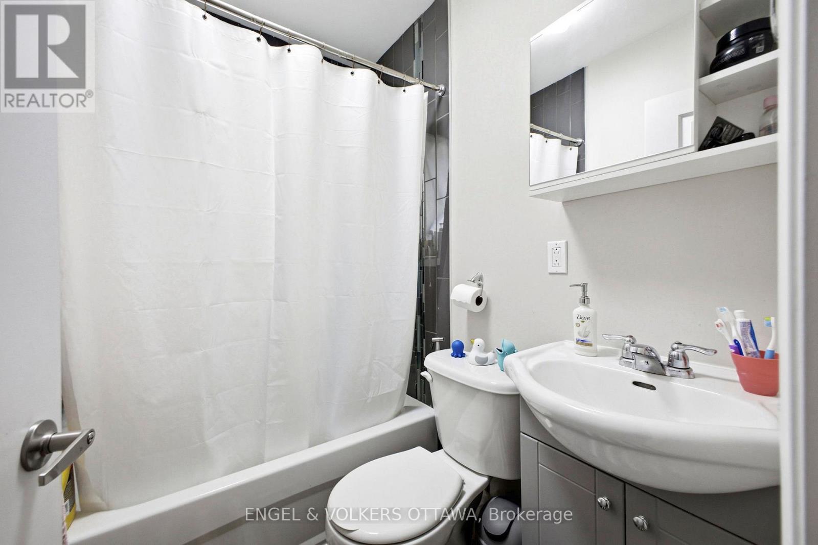 Unit #2 - 287 St Laurent Boulevard, Ottawa, ON - Indoor Photo Showing Bathroom