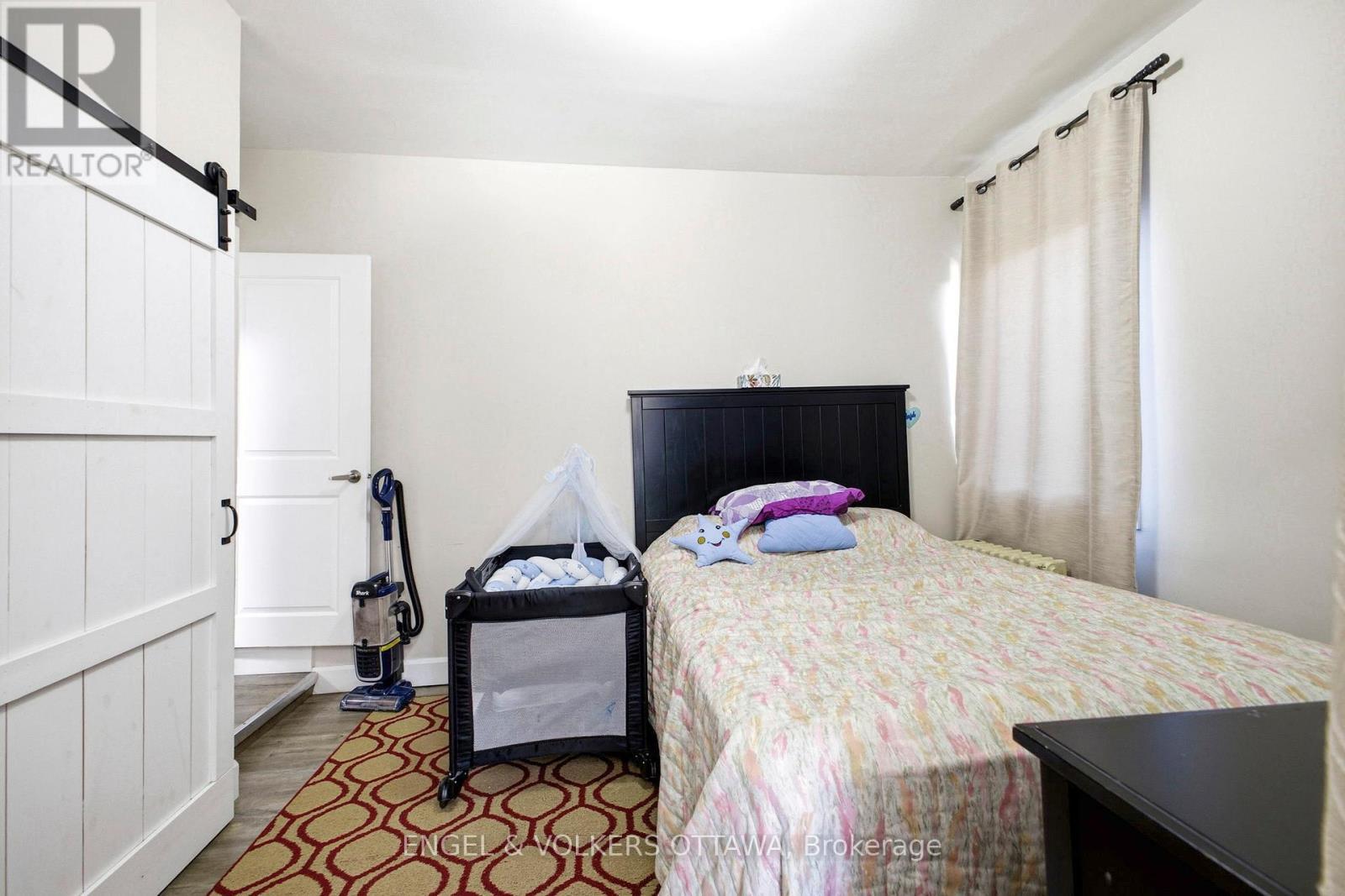 Unit #2 - 287 St Laurent Boulevard, Ottawa, ON - Indoor Photo Showing Bedroom