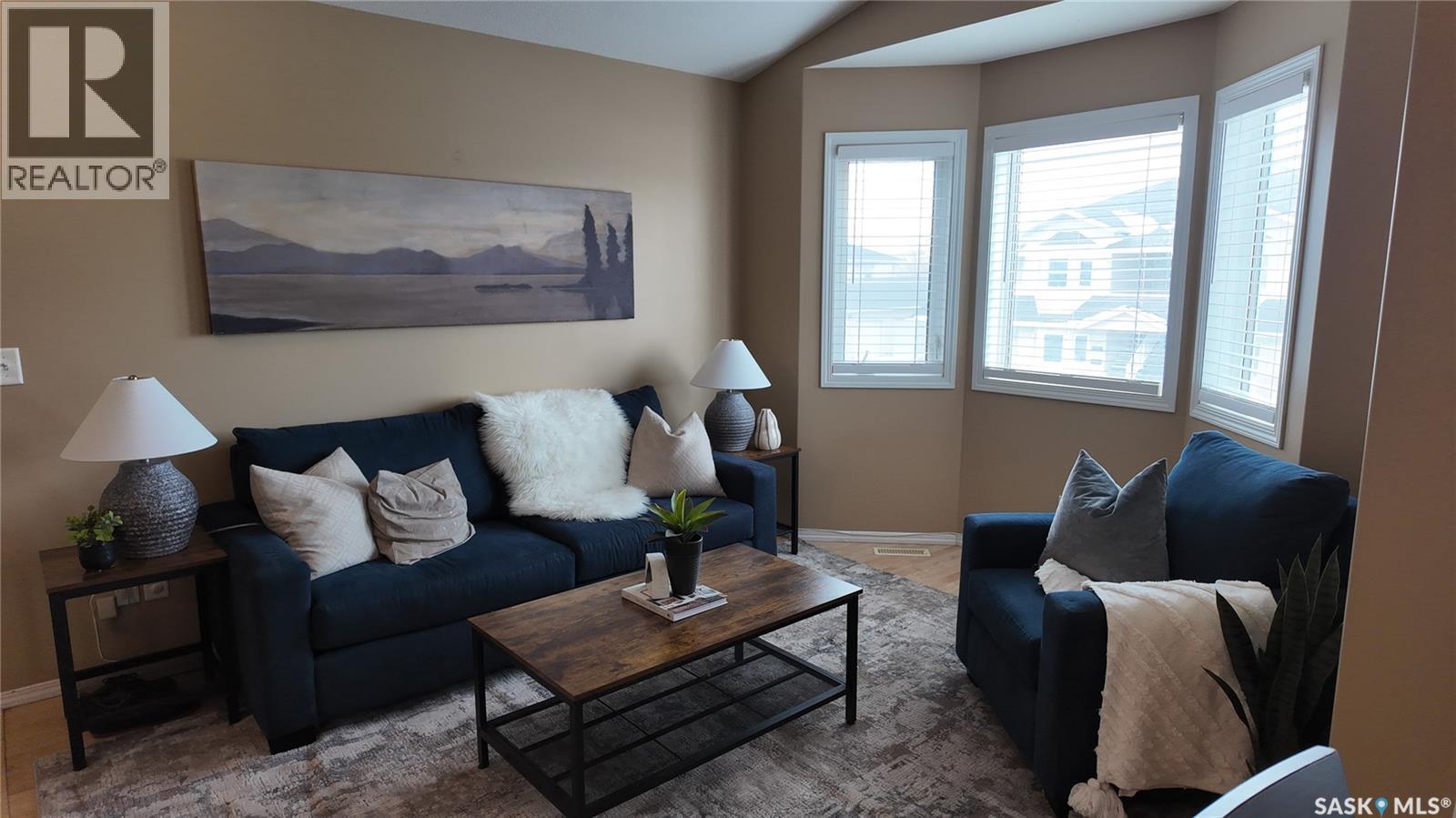 4128 Buckingham Drive E, Regina, SK - Indoor Photo Showing Living Room