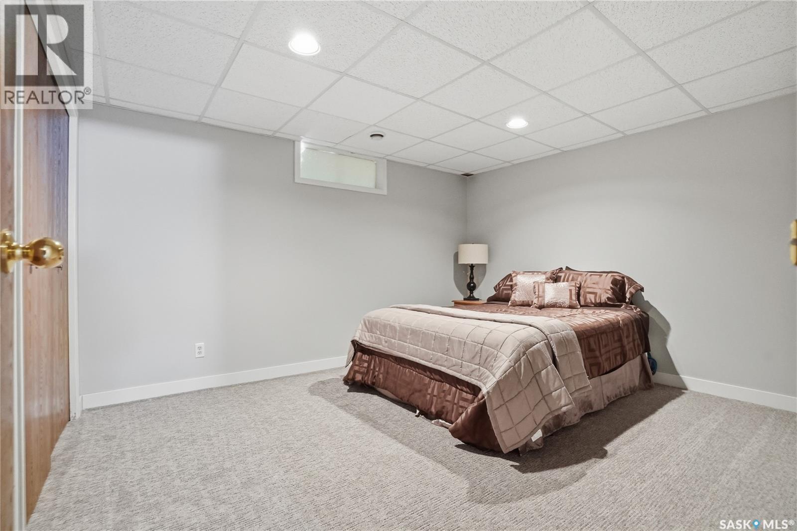 250 Bornstein Court, Saskatoon, SK - Indoor Photo Showing Bedroom