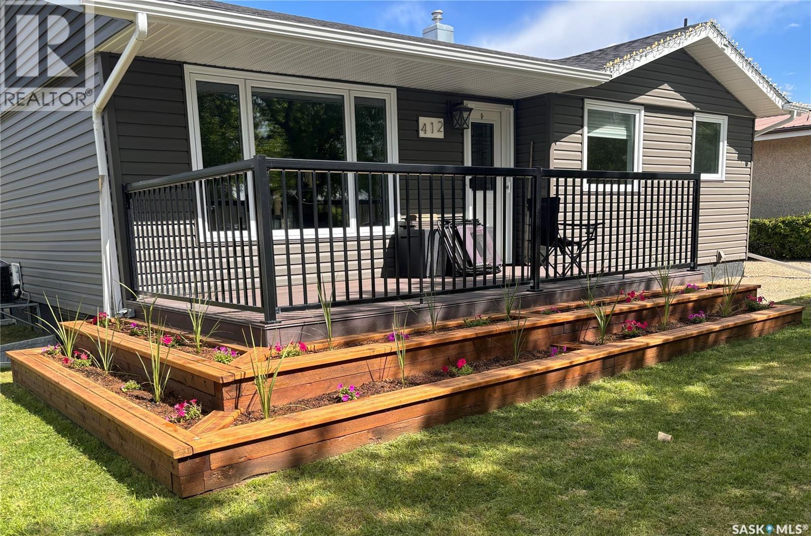 412 5Th Street Ne, Ituna, SK - Outdoor With Deck Patio Veranda