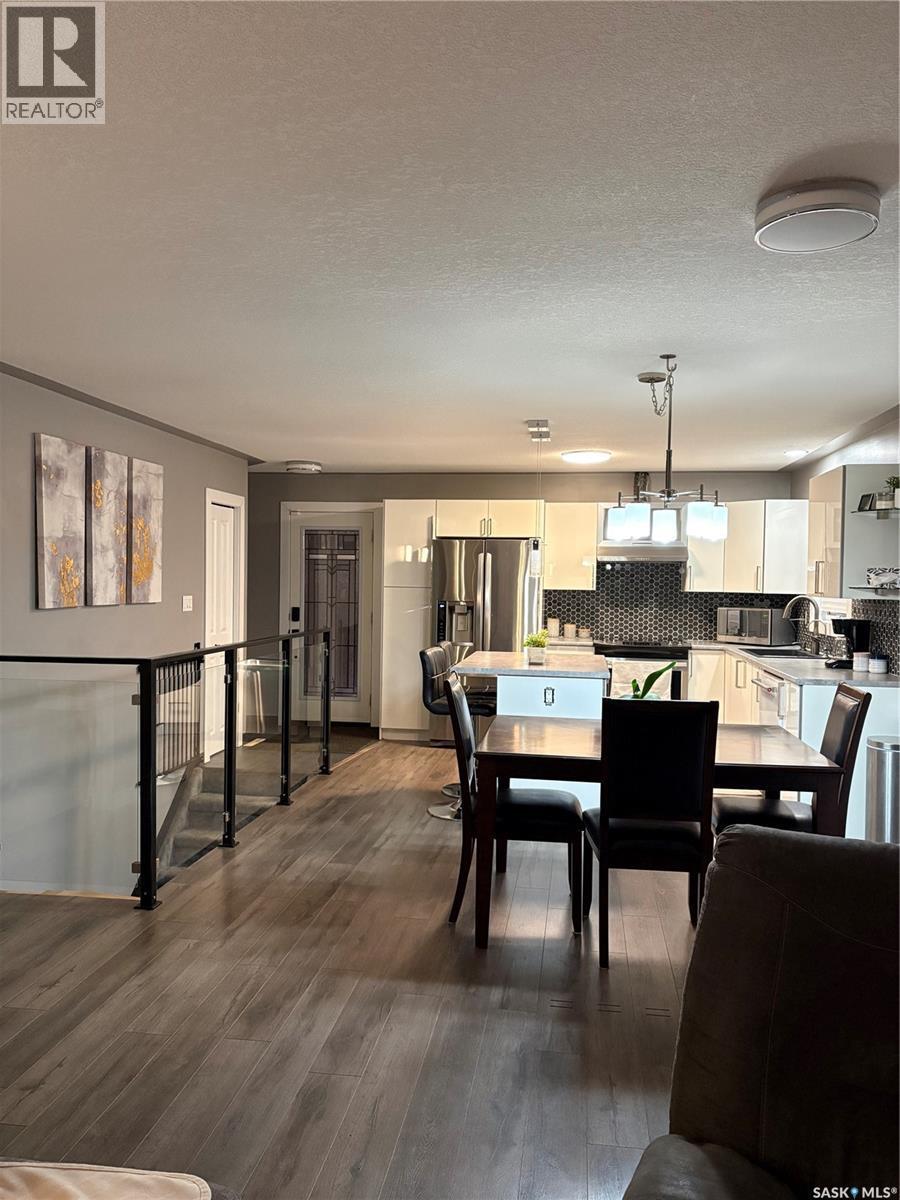 412 5Th Street Ne, Ituna, SK - Indoor
