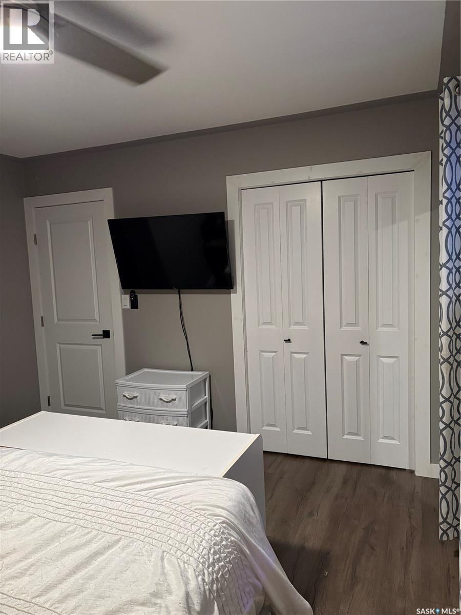 412 5Th Street Ne, Ituna, SK - Indoor Photo Showing Bedroom