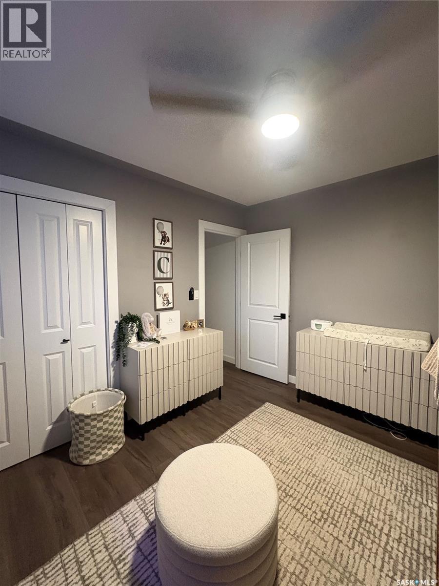 412 5Th Street Ne, Ituna, SK - Indoor Photo Showing Bedroom