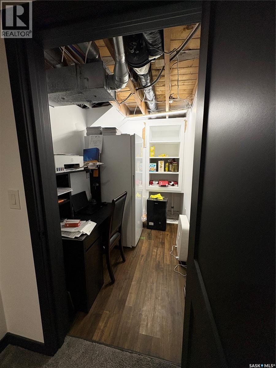 412 5Th Street Ne, Ituna, SK - Indoor