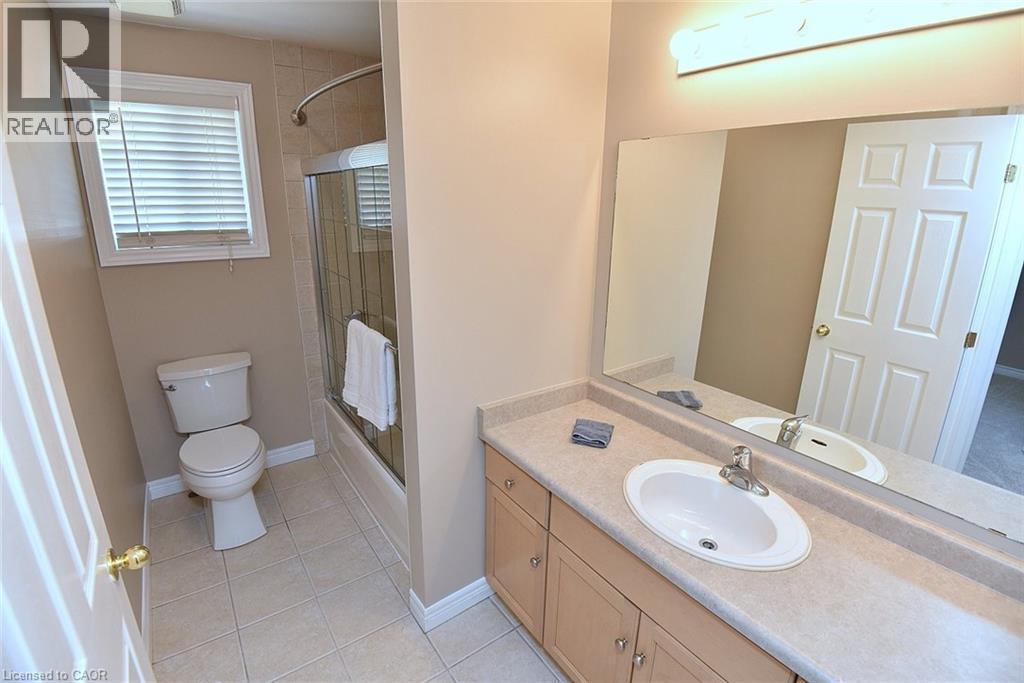72 Etherington Crescent, Binbrook, ON - Indoor Photo Showing Bathroom