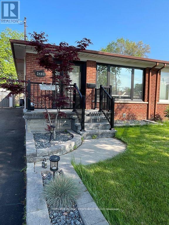 2403 Barclay Road, Burlington, ON - Outdoor
