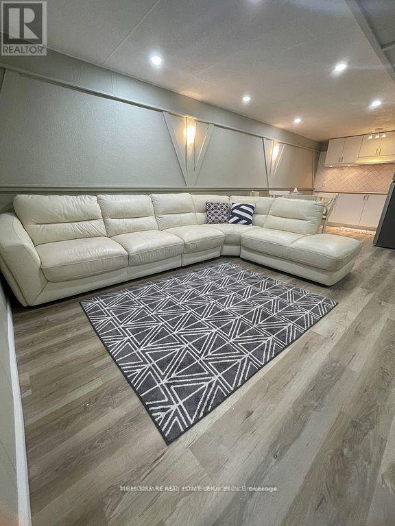 2403 Barclay Road, Burlington, ON - Indoor