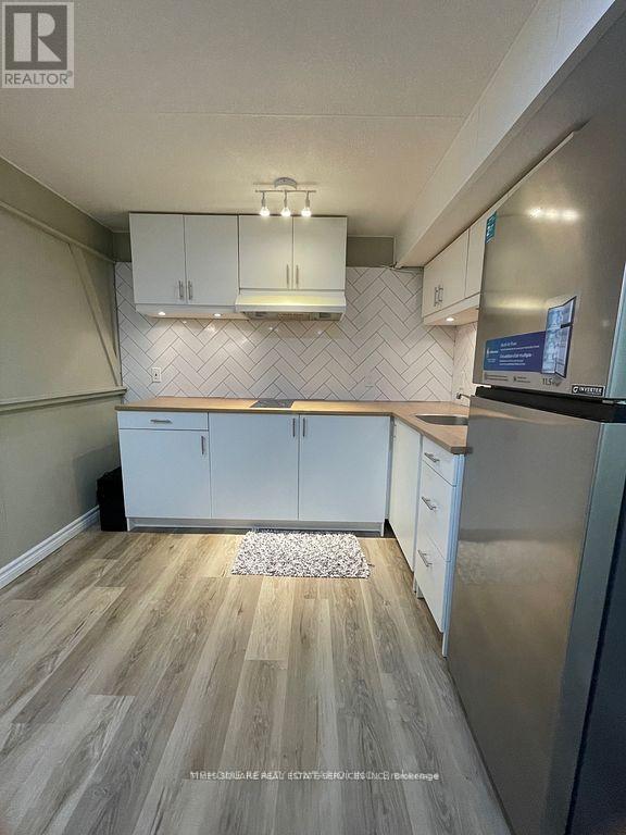 2403 Barclay Road, Burlington, ON - Indoor Photo Showing Kitchen
