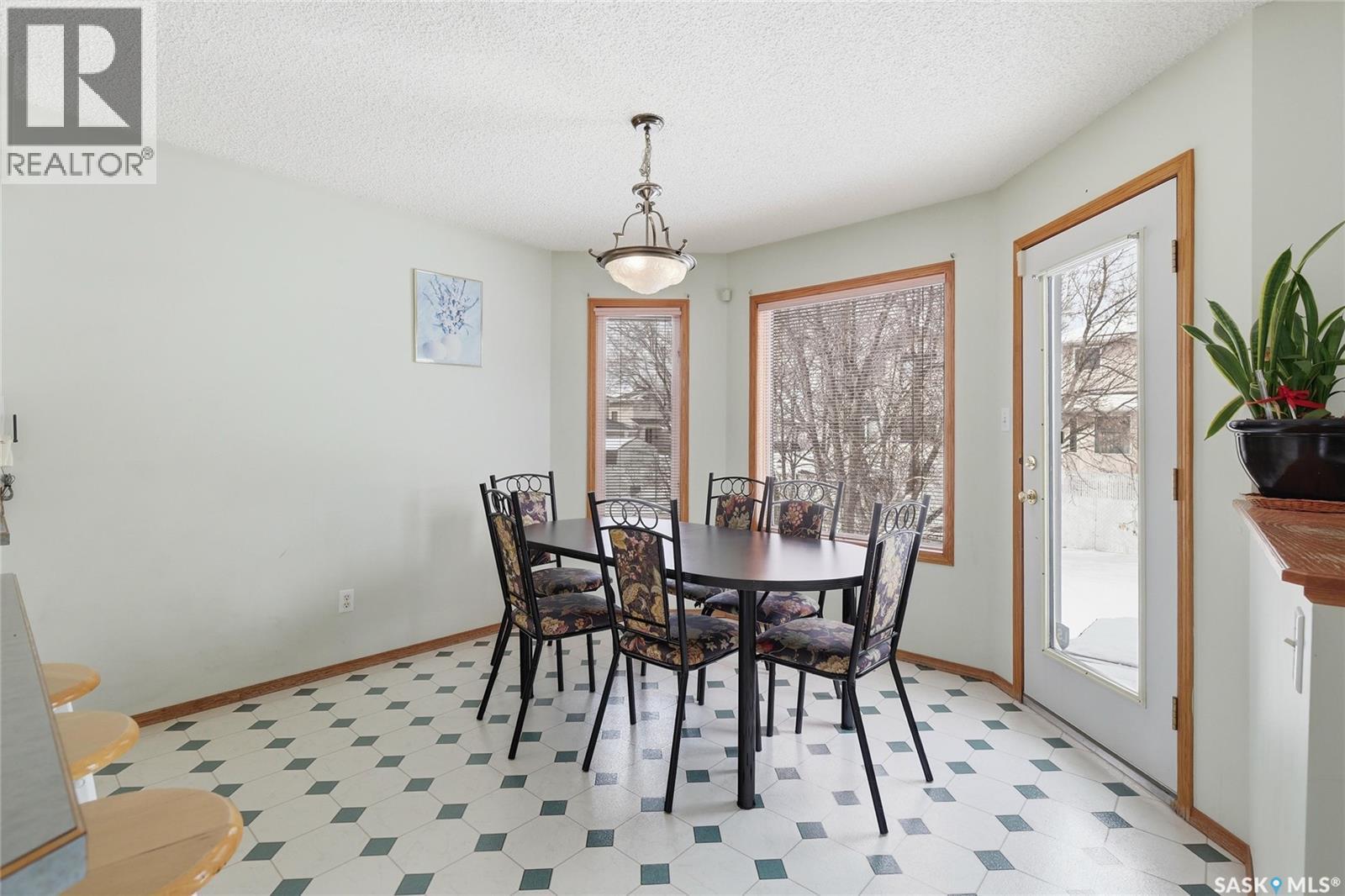 3232 Thames Crescent E, Regina, SK - Indoor Photo Showing Dining Room