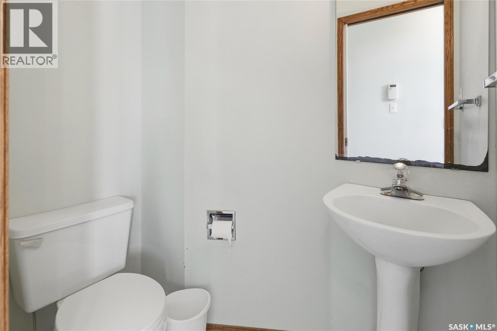 3232 Thames Crescent E, Regina, SK - Indoor Photo Showing Bathroom