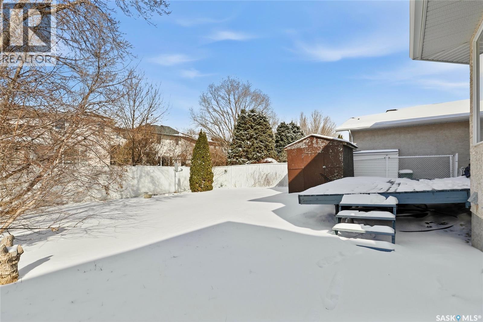 3232 Thames Crescent E, Regina, SK - Outdoor