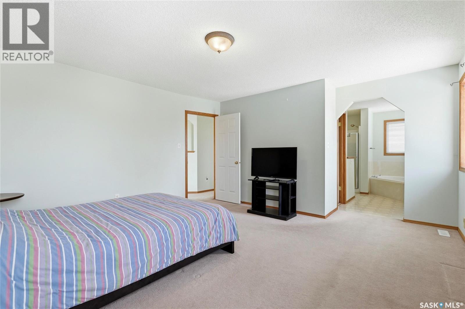 3232 Thames Crescent E, Regina, SK - Indoor Photo Showing Bedroom