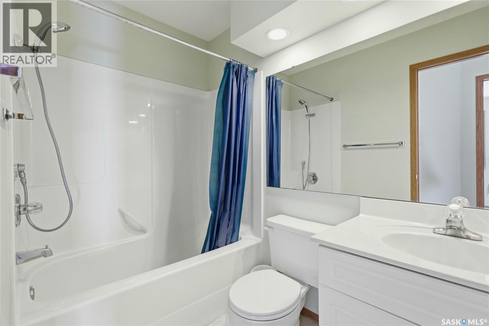 3232 Thames Crescent E, Regina, SK - Indoor Photo Showing Bathroom