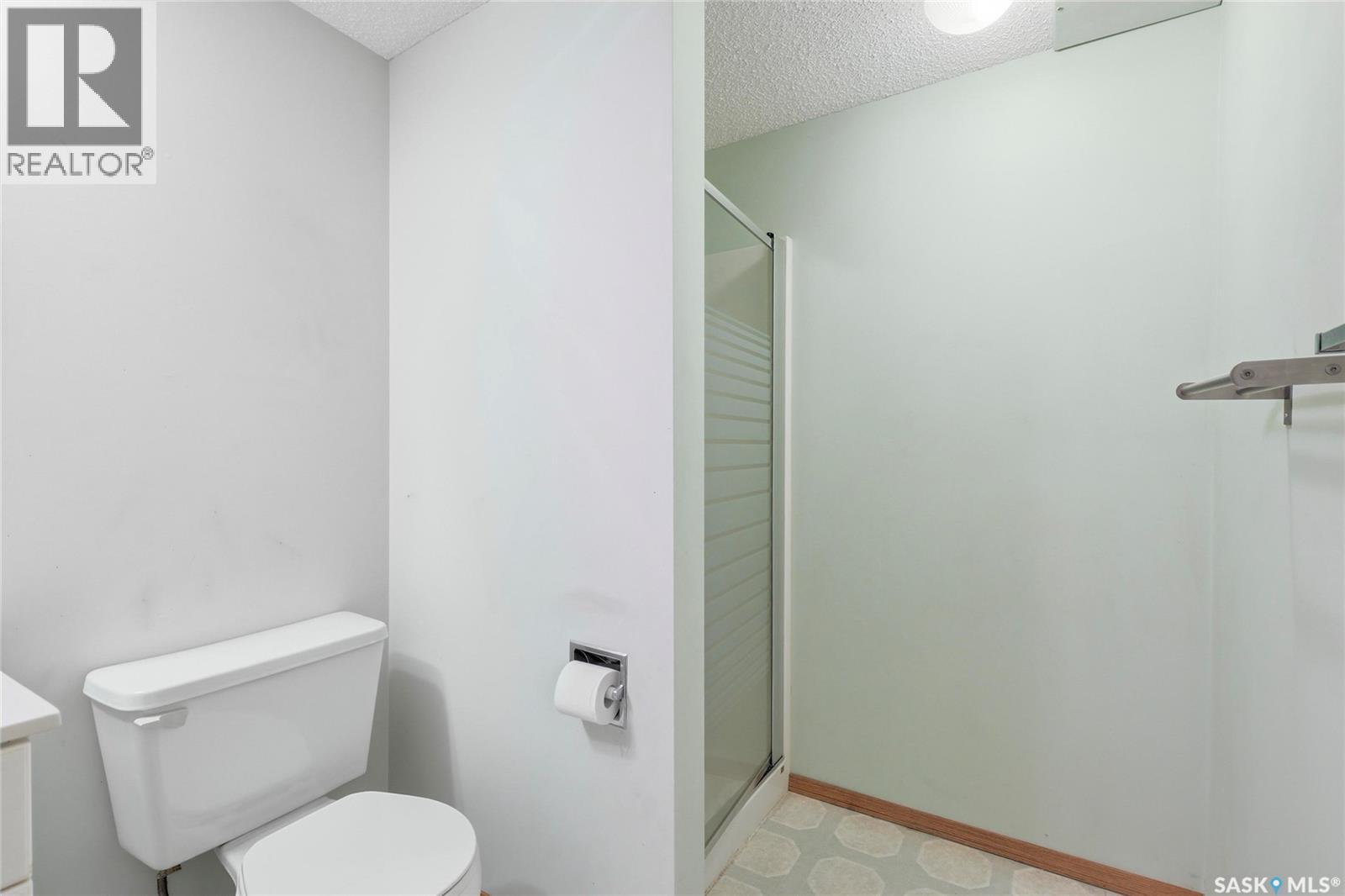 3232 Thames Crescent E, Regina, SK - Indoor Photo Showing Bathroom