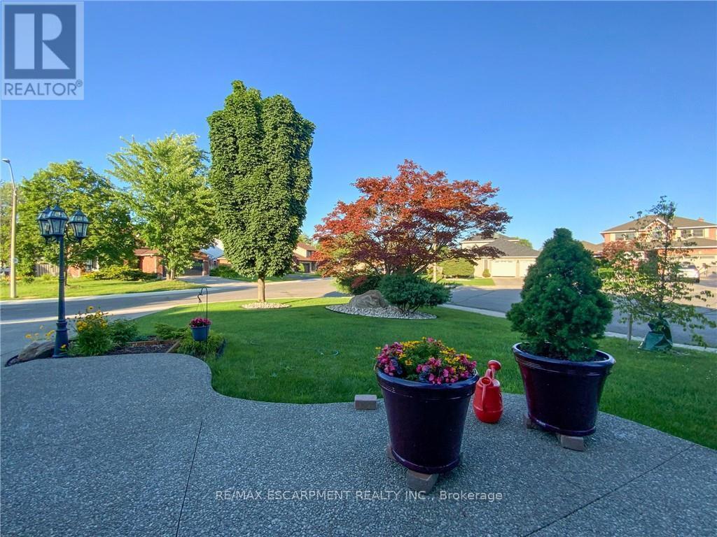 6 Regal Drive, Hamilton, ON - Outdoor