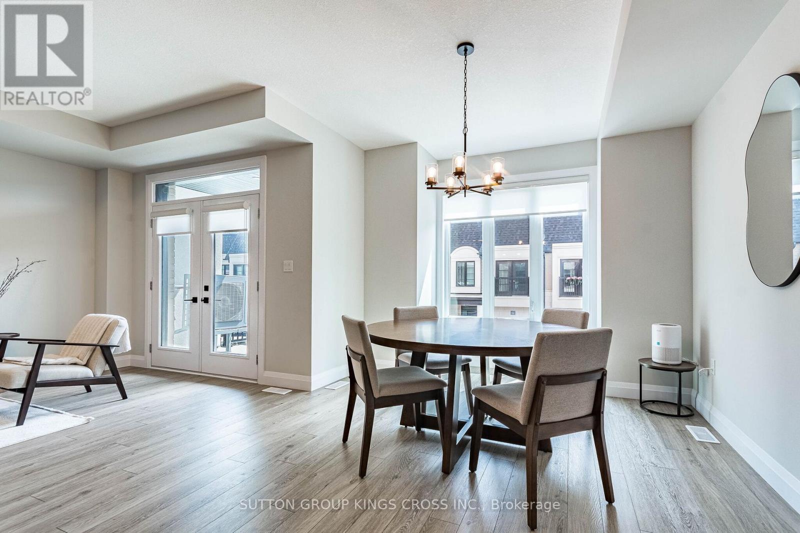 79 - 143 Elgin Street N, Cambridge, ON - Indoor Photo Showing Dining Room