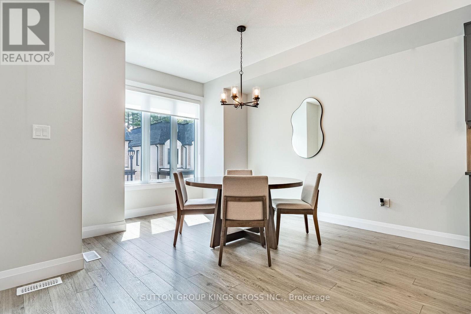 79 - 143 Elgin Street N, Cambridge, ON - Indoor Photo Showing Dining Room