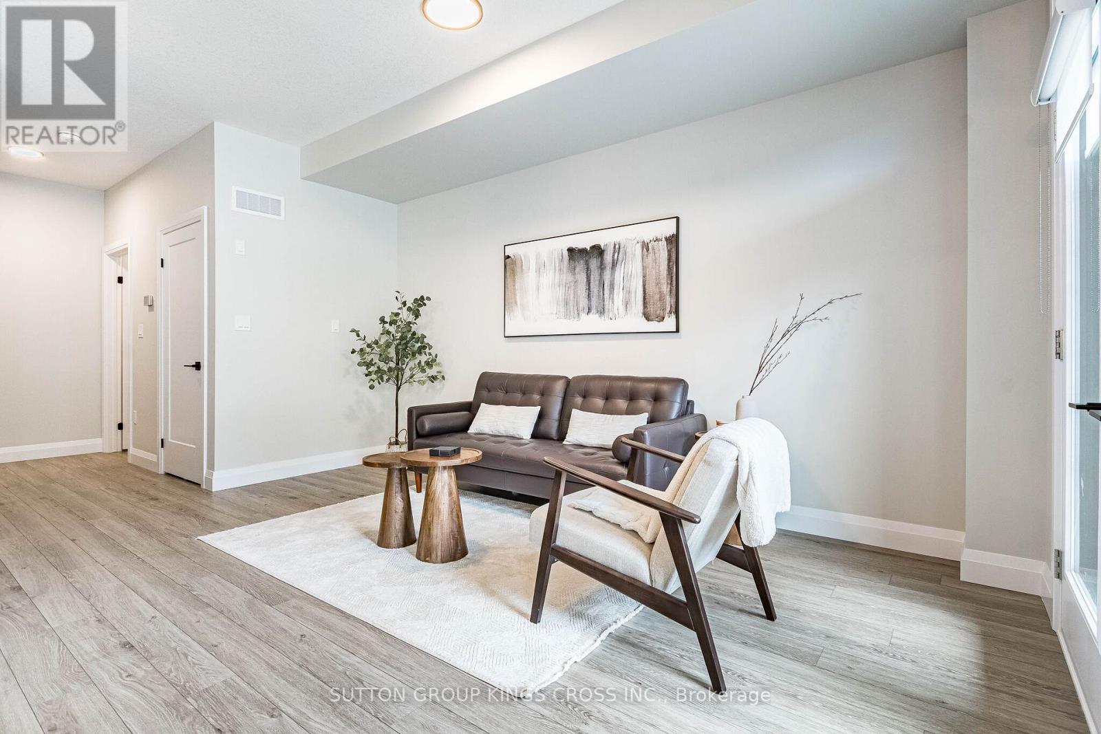 79 - 143 Elgin Street N, Cambridge, ON - Indoor