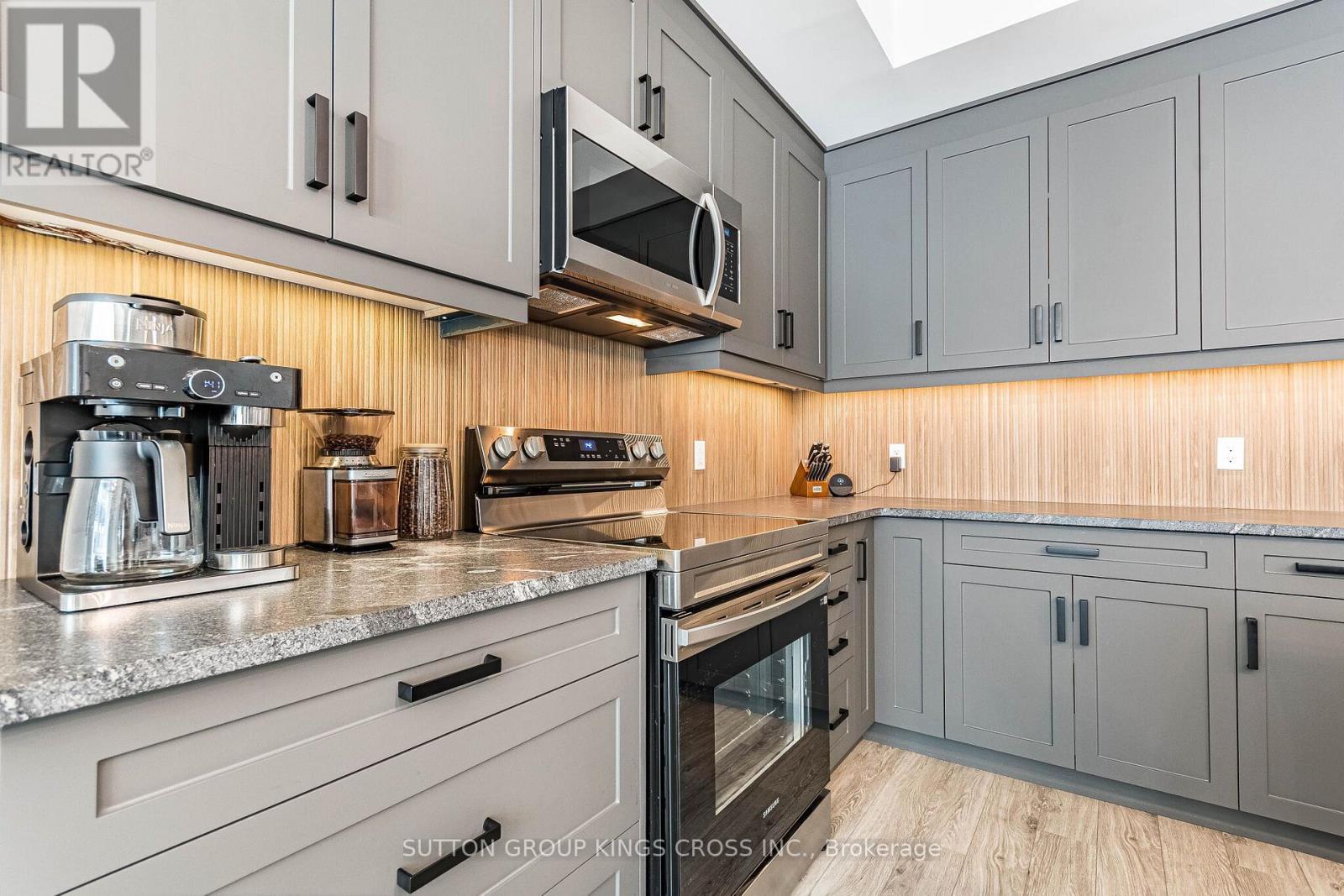 79 - 143 Elgin Street N, Cambridge, ON - Indoor Photo Showing Kitchen