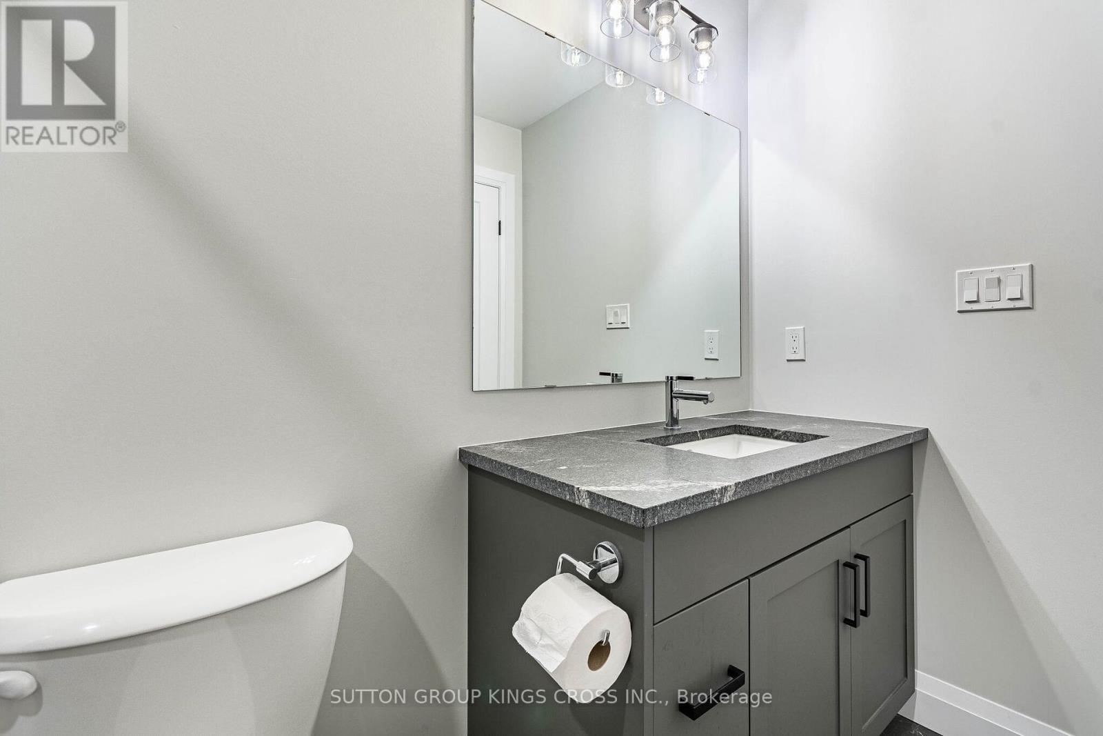 79 - 143 Elgin Street N, Cambridge, ON - Indoor Photo Showing Bathroom