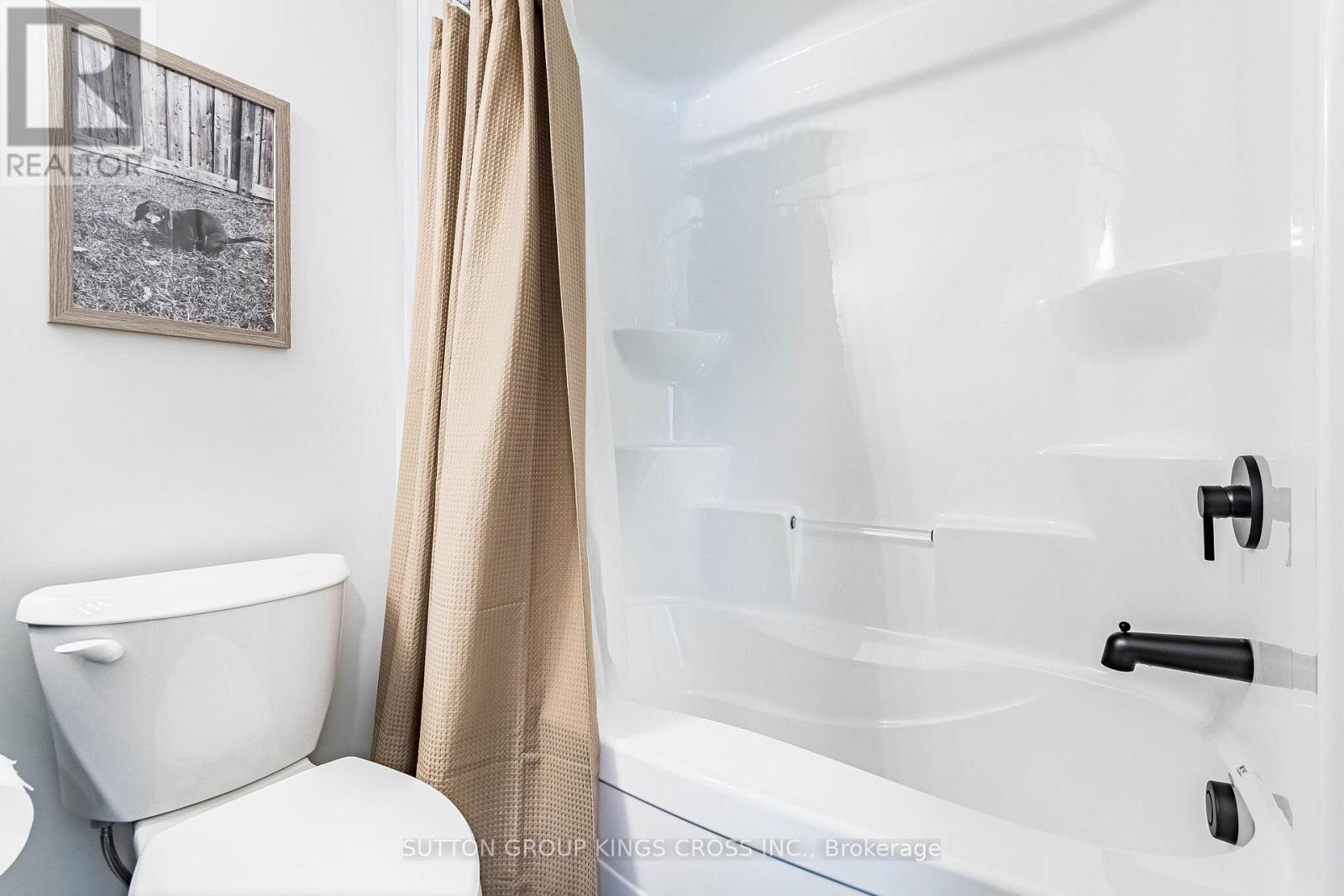 79 - 143 Elgin Street N, Cambridge, ON - Indoor Photo Showing Bathroom