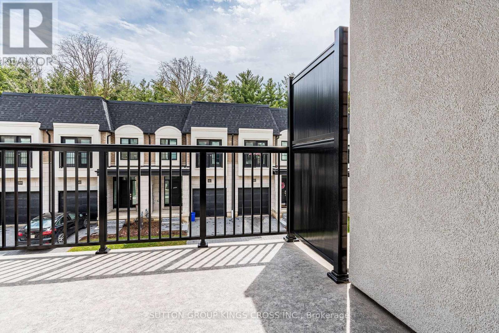 79 - 143 Elgin Street N, Cambridge, ON - Outdoor