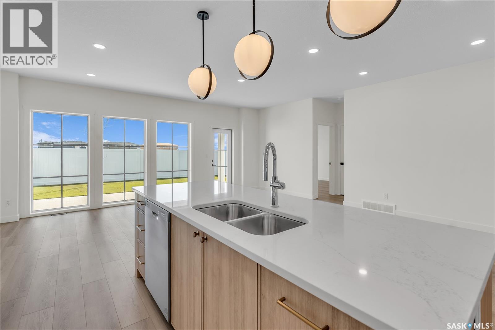10 720 Brighton Boulevard, Saskatoon, SK - Indoor Photo Showing Kitchen With Double Sink