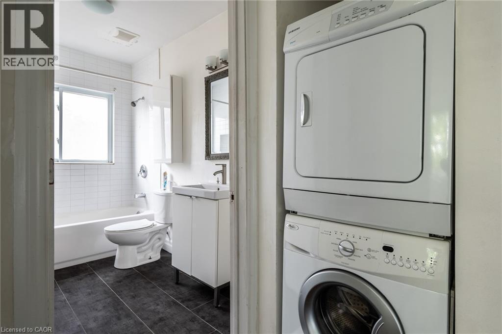 11 Proctor Boulevard Unit# 3, Hamilton, ON - Indoor Photo Showing Laundry Room