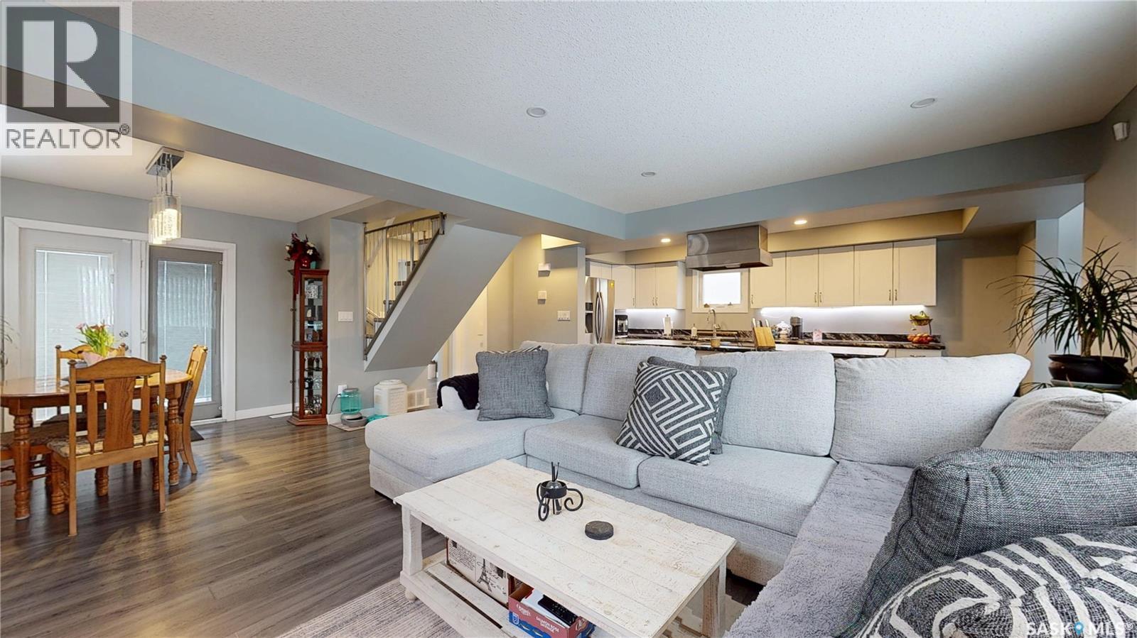 60 Charles Crescent, Regina, SK - Indoor Photo Showing Living Room