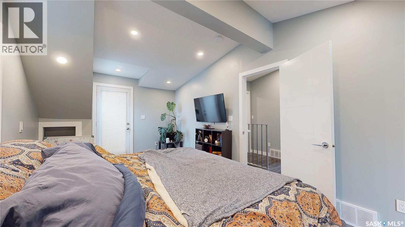 60 Charles Crescent, Regina, SK - Indoor Photo Showing Bedroom