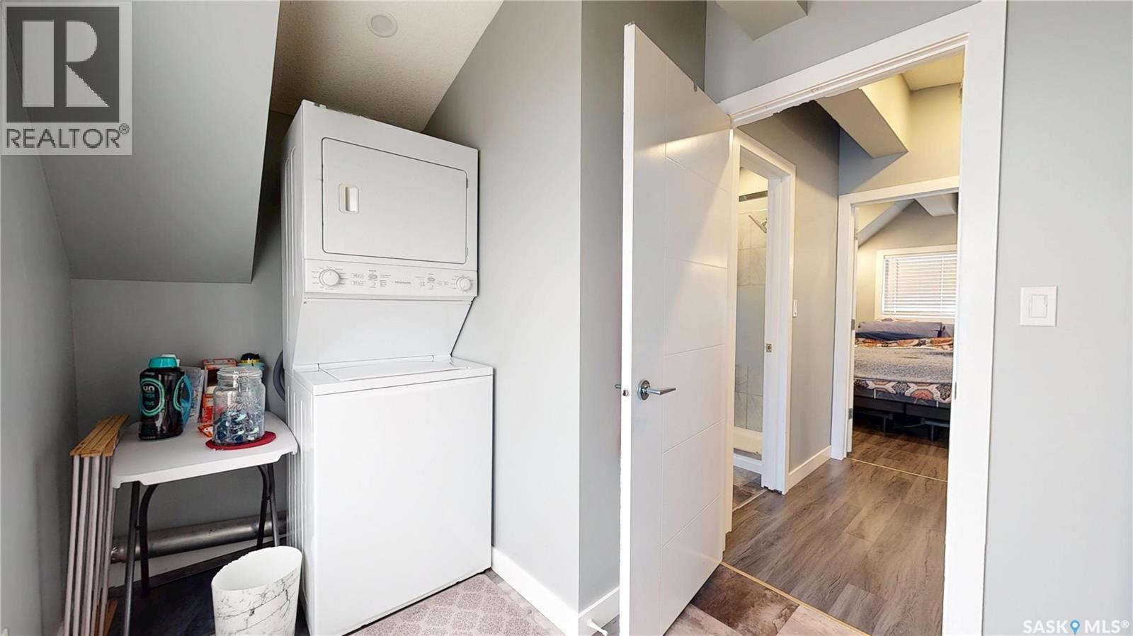 60 Charles Crescent, Regina, SK - Indoor Photo Showing Laundry Room