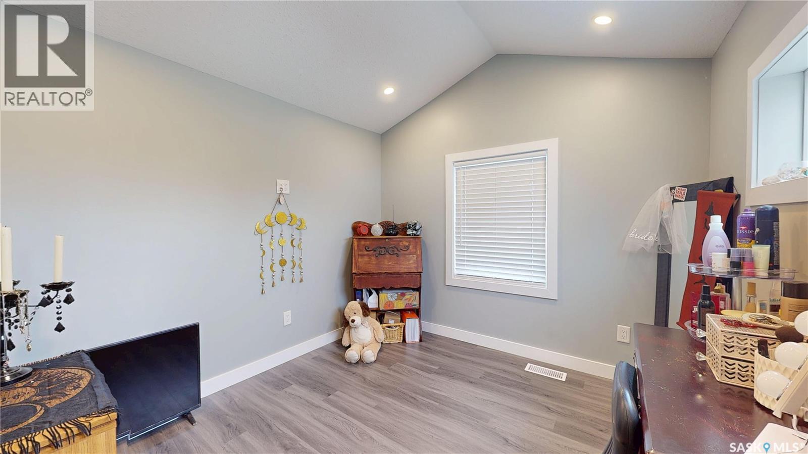 60 Charles Crescent, Regina, SK - Indoor