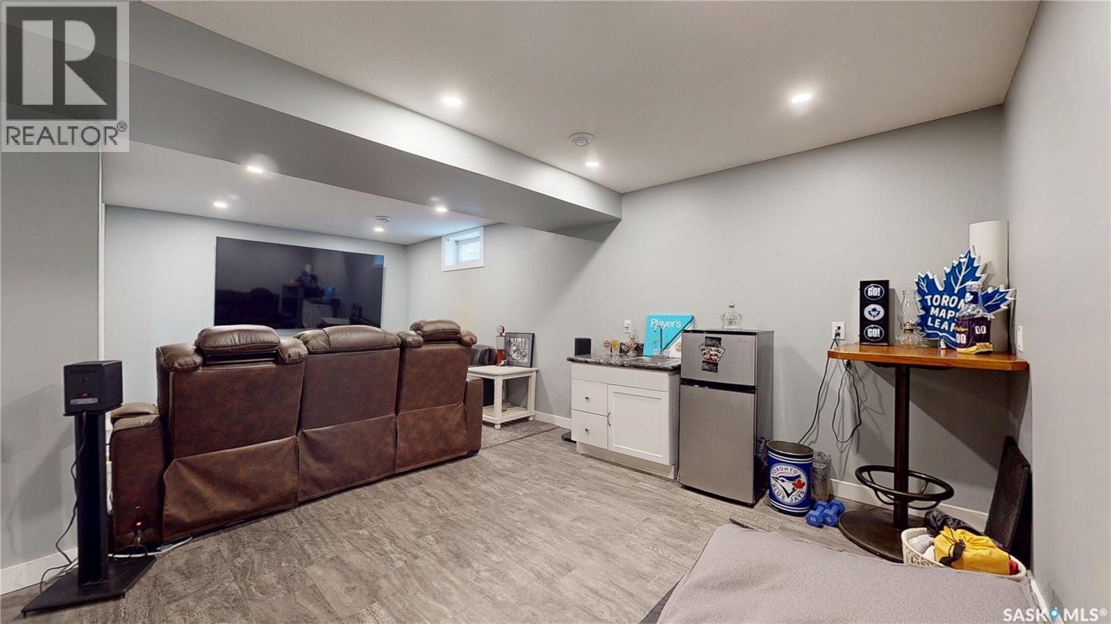 60 Charles Crescent, Regina, SK - Indoor