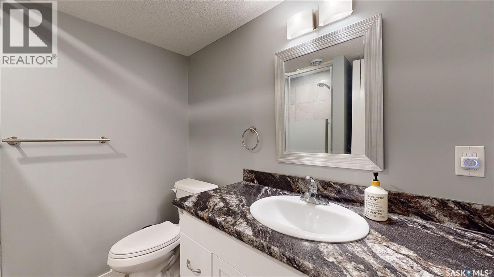 60 Charles Crescent, Regina, SK - Indoor Photo Showing Bathroom