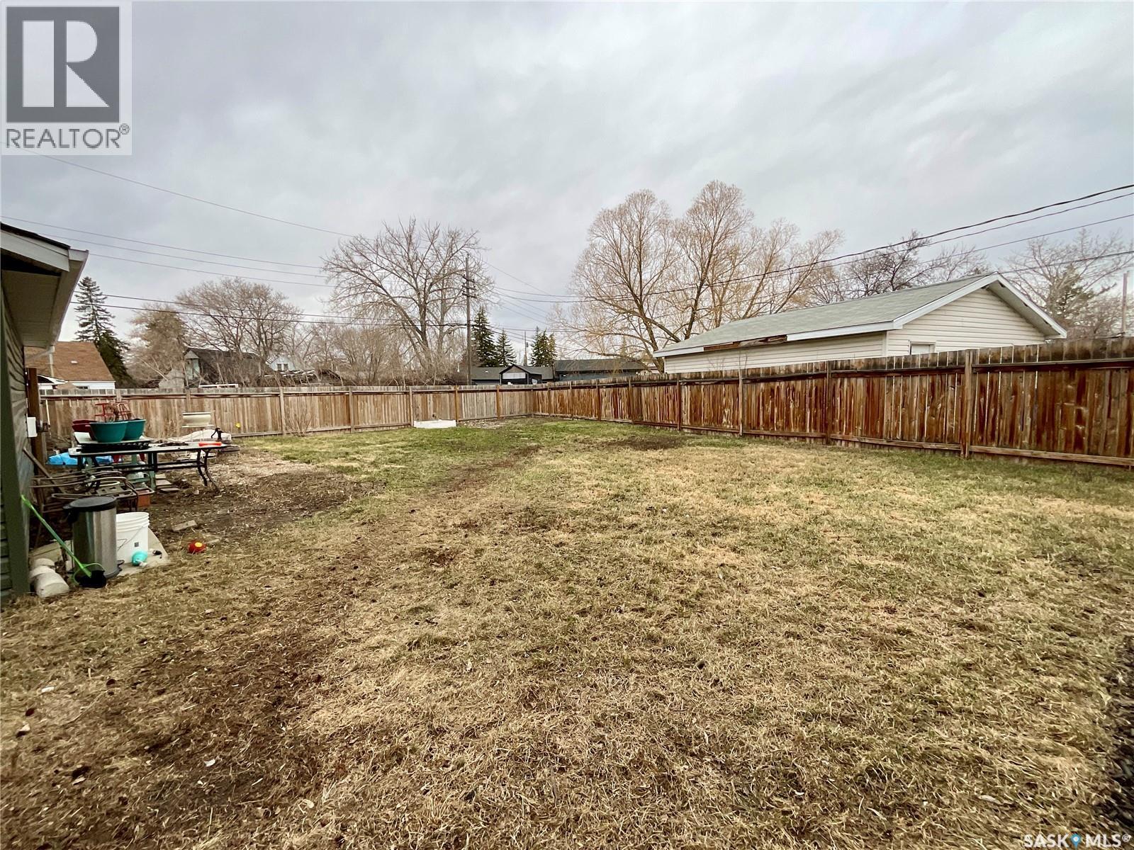 60 Charles Crescent, Regina, SK - Outdoor