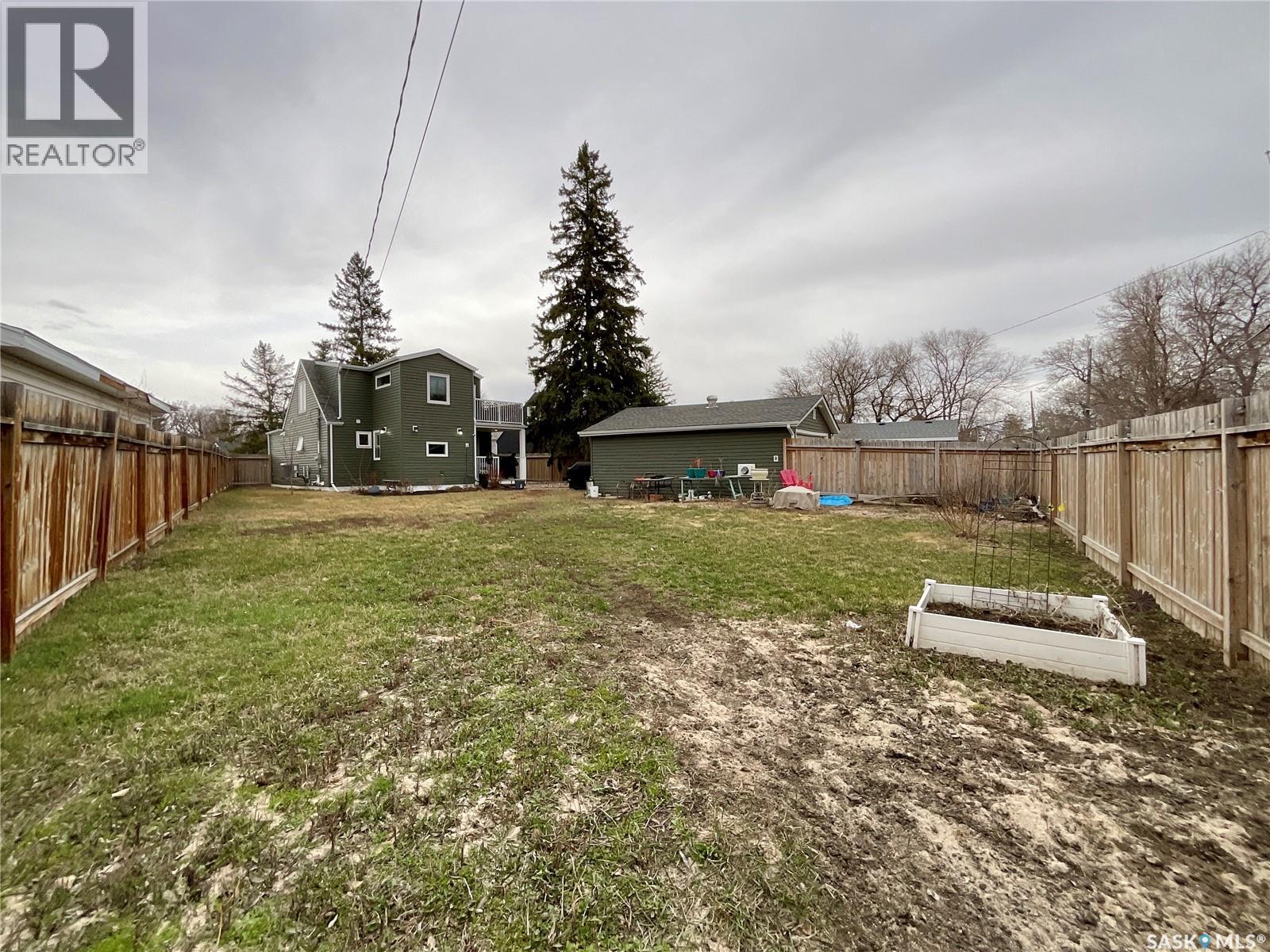 60 Charles Crescent, Regina, SK - Outdoor With Backyard