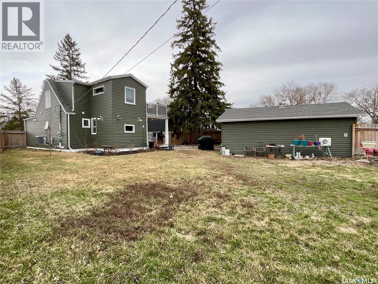 60 Charles Crescent, Regina, SK - Outdoor