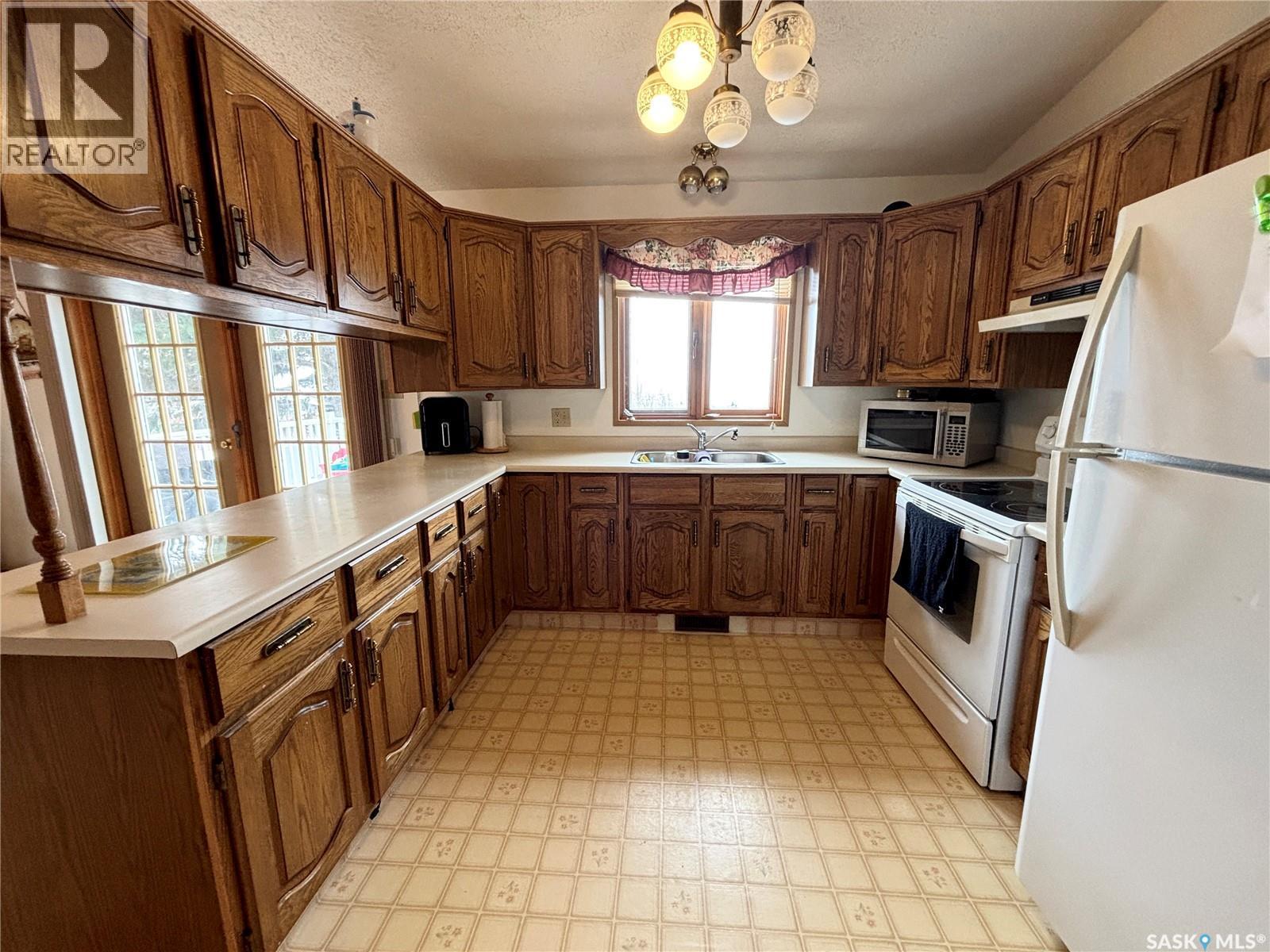 52 Harrigan Crescent, Maple Creek, SK - Indoor Photo Showing Kitchen With Double Sink