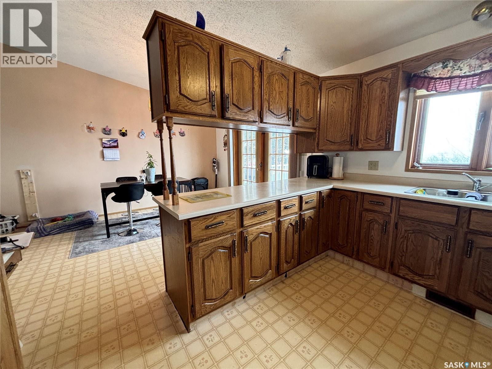 52 Harrigan Crescent, Maple Creek, SK - Indoor Photo Showing Kitchen