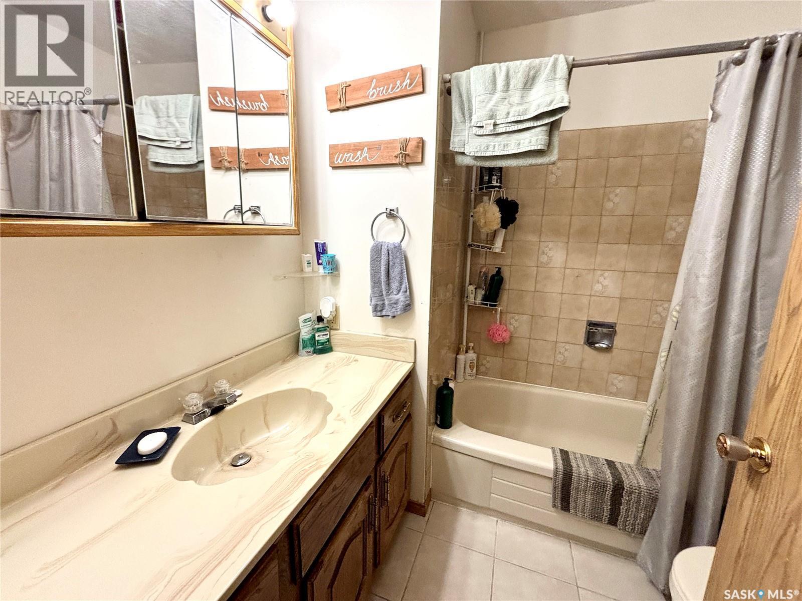 52 Harrigan Crescent, Maple Creek, SK - Indoor Photo Showing Bathroom