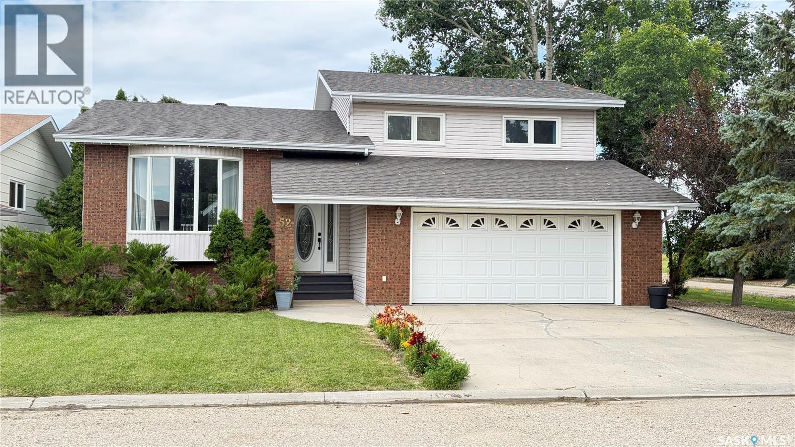 52 Harrigan Crescent, Maple Creek, SK - Outdoor