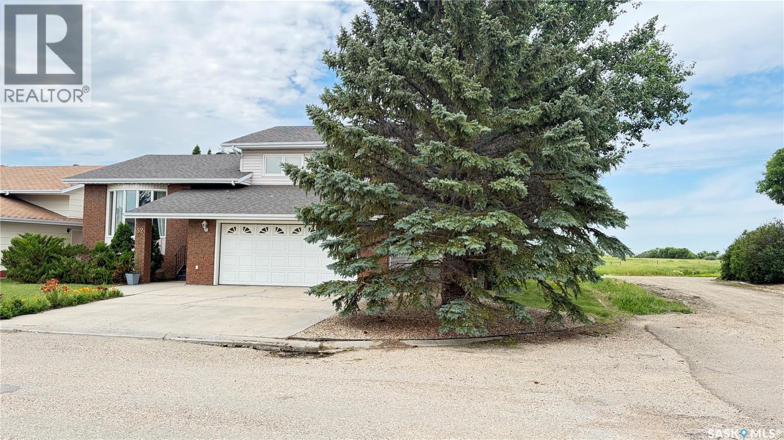 52 Harrigan Crescent, Maple Creek, SK - Outdoor