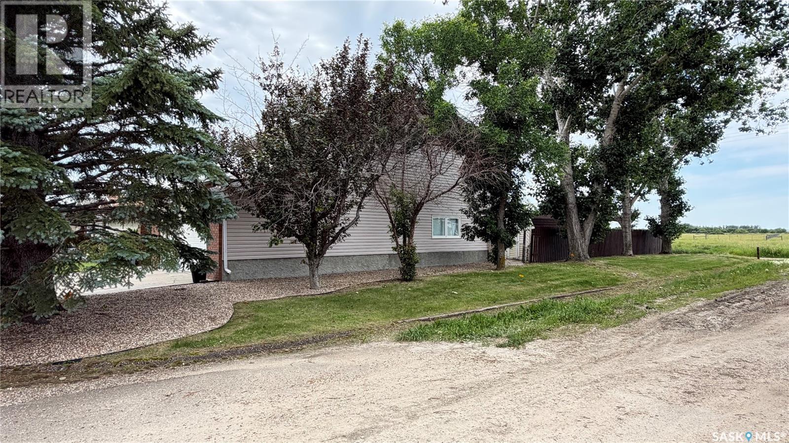 52 Harrigan Crescent, Maple Creek, SK - Outdoor