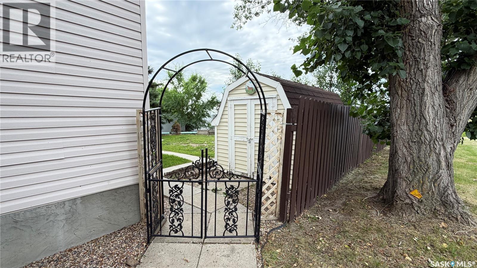 52 Harrigan Crescent, Maple Creek, SK - Outdoor