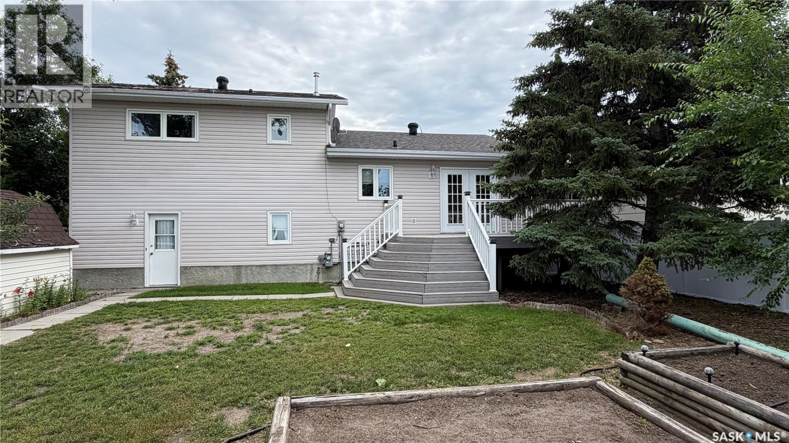 52 Harrigan Crescent, Maple Creek, SK - Outdoor