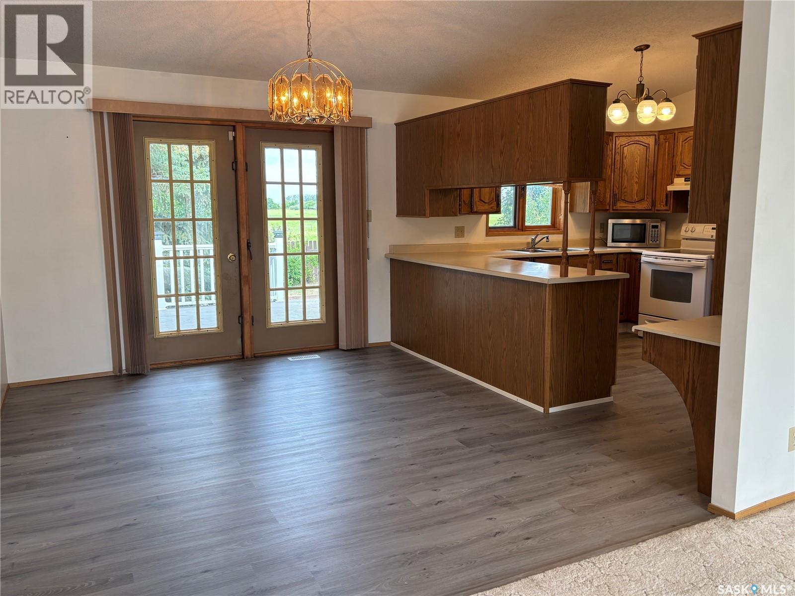 52 Harrigan Crescent, Maple Creek, SK - Indoor Photo Showing Kitchen