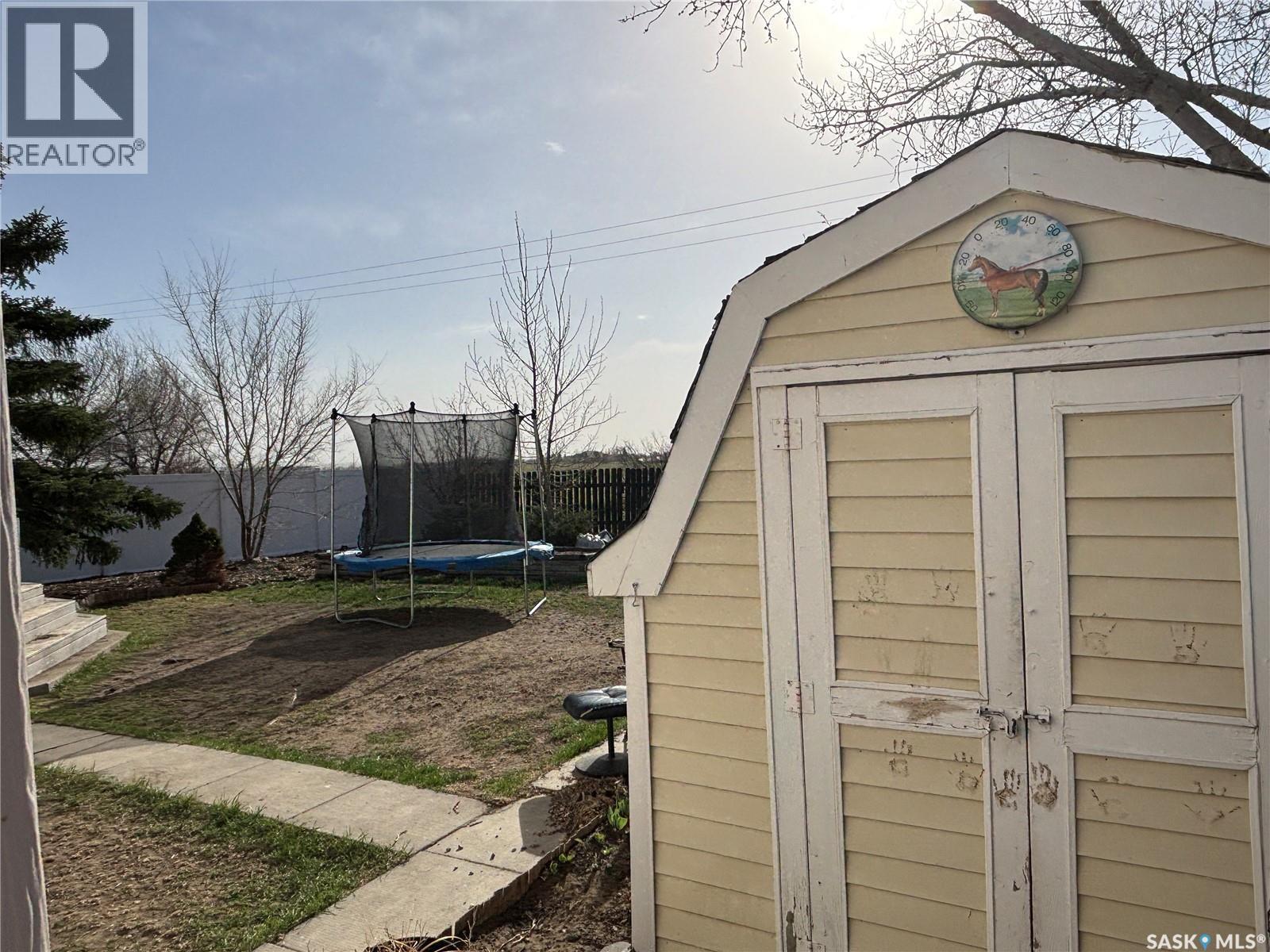 52 Harrigan Crescent, Maple Creek, SK - Outdoor