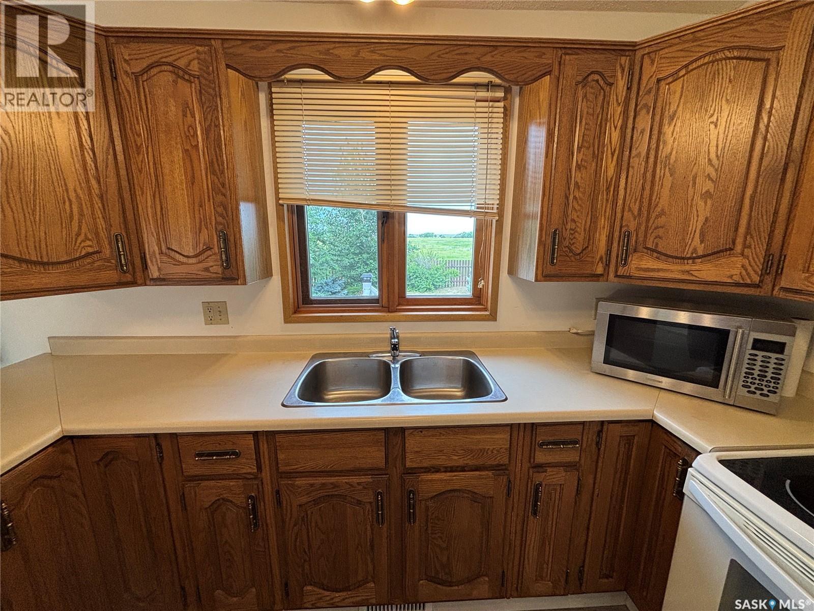 52 Harrigan Crescent, Maple Creek, SK - Indoor Photo Showing Kitchen With Double Sink